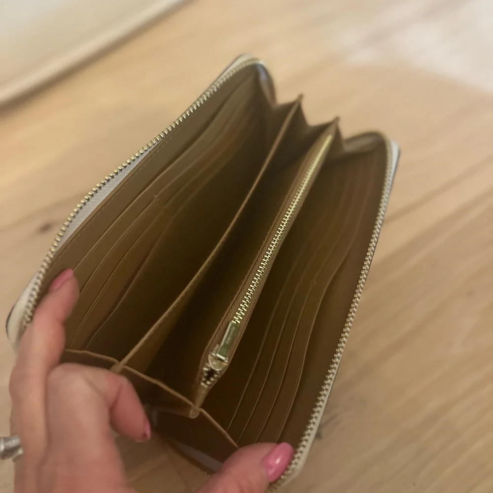 Coach Elegant White Tote and Wallet - Picture 9 of 9